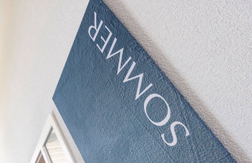 Conweiler Apartment | Ferienwohnung Sommer, 59 qm, 1 Schlafraum & 1 Wohn/schlafraum, Max. 4 Personen