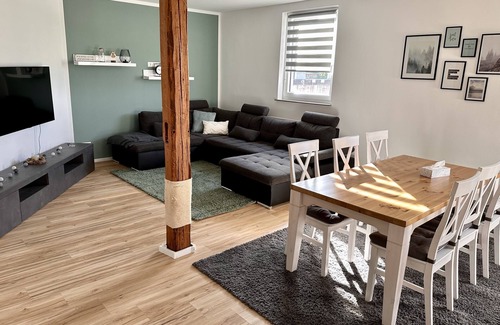 Harras Apartment | Ferienwohnung Storchennest, Dorfidylle Inmitten der Natur - bis 4 Personen