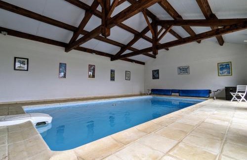 Saint-Romain-Lachalm Bed & Breakfast | Ferme Équestre avec Piscine, Tennis Privé et Chambres d'Hôtes à Saint-Romain-Lachalm - FR-1-582-464
