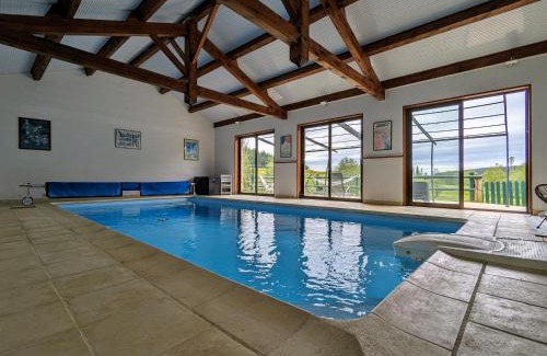 Saint-Romain-Lachalm Bed & Breakfast | Ferme Équestre avec Piscine, Tennis Privé et Chambres d'Hôtes à Saint-Romain-Lachalm - FR-1-582-464