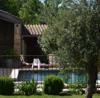 Chabeuil Bed & Breakfast | Ferme St Pierre gîte, pisc, repas, 2-3 personnes