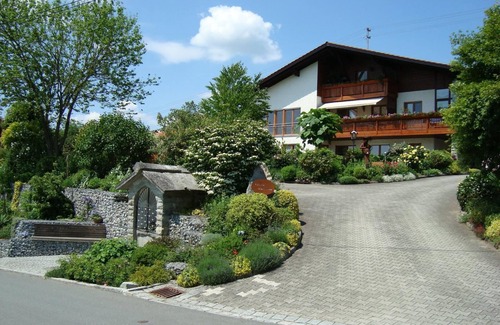 Tittling Apartment | FeWo mit Balkon | 56qm große, gemütliche Nichtraucher-FeWo im 1.OG