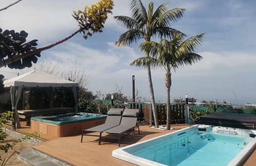 Las Cuevas Ski Chalet | Finca Vista al Teide with private swimmingpool and jacuzzi, Wifi and Sat TV