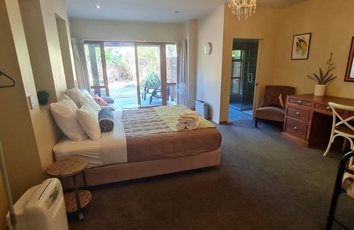 Timaru Cabin | Find your stay peaceful and comfortable with luxury. Kids friendly