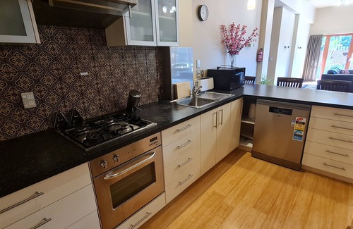 Timaru Cabin | Find your stay peaceful and comfortable with luxury. Kids friendly