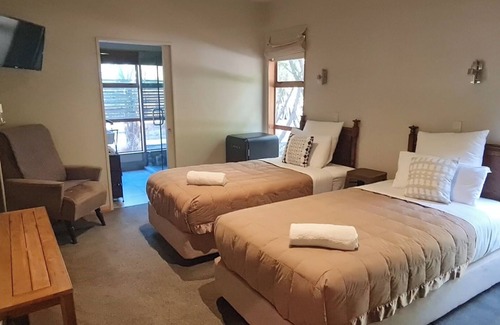 Timaru Cabin | Find your stay peaceful and comfortable with luxury. Kids friendly