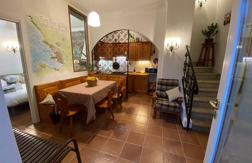 Roiano-Gretta-Barcola-Cologna-Scorcola Cottage | Fior Fior di Casa with private garden and barbecue, in town, suitable for families