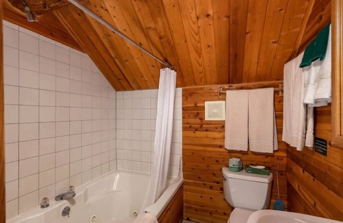 Stevenson Cabin | Fir Cabin at Wilder and Pine Riverside Cabins