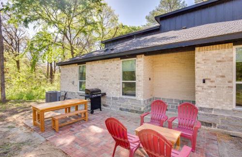 Gun Barrel City House | Fire Pit and Grill Lakeside Gun Barrel City Home!