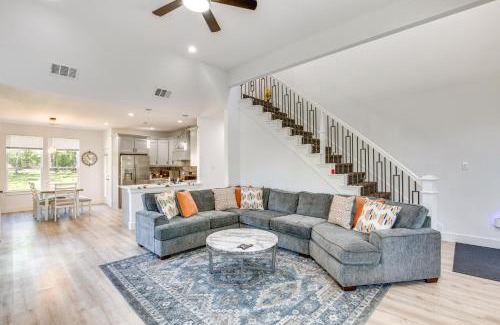 Gun Barrel City House | Fire Pit and Grill Lakeside Gun Barrel City Home!