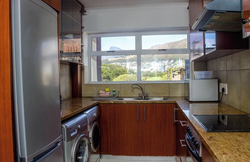 Mouille Point Apartment | First floor apartment with beautiful sea view