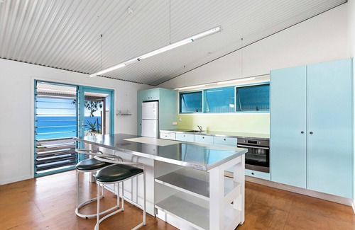 Toogoom House | Fish Tales - Absolute Waterfront Toogoom-Sleeps 12-14-Air Con-Wi-Fi-Pets