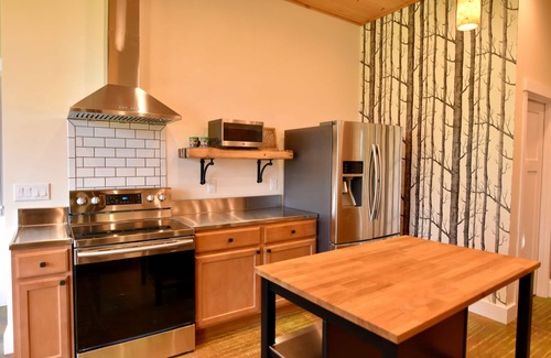 Lopez Island House | Fisherman’s Bay view converted boathouse