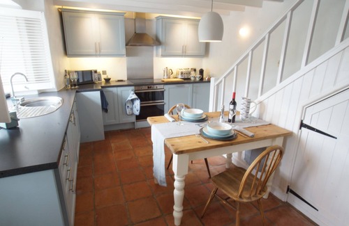 Helford Passage Cottage | Fisherman’s cottage 100 yards from the sea with log burner and own parking