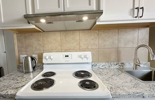 Hays House | Five-bedroom house with WiFi, AC in fabulous Hays