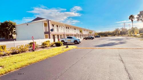 Okeechobee Hotel | Flamingo Motel