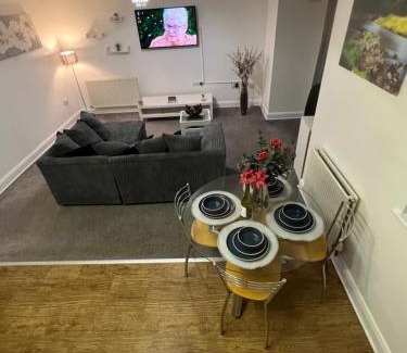 Eccles Apartment | Flat in Greater Manchester