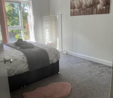 Eccles Apartment | Flat in Greater Manchester