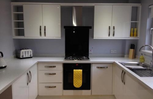 East Kilbride Apartment | Flat Three, 212 Eaglesham Road, East Kilbride, Glasgow