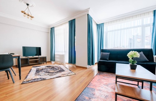 Moda Apartment | Flat w Balcony 3 min to Moda, 7 min to Bull Statue