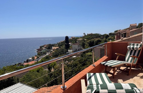 Antheor Apartment | Flat with stunning sea views for 4 people