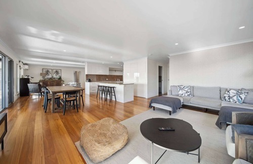 Flaxton House | Flaxton Garden Home with Spectacular Coastal Views