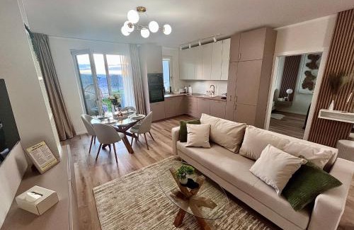 Floresti Apartment | FLH - NEW Golden Gallery with Balcony & Free Parking