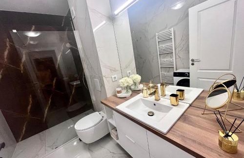 Floresti Apartment | FLH - NEW Golden Gallery with Balcony & Free Parking