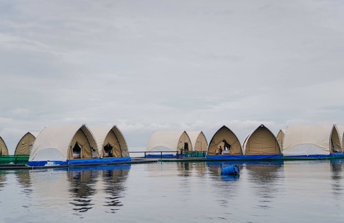 Kaputian Boat Rental | Floating Home in Reef Resort Unit 12