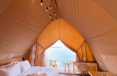 Kaputian Boat Rental | Floating Home in Reef Resort Unit 12