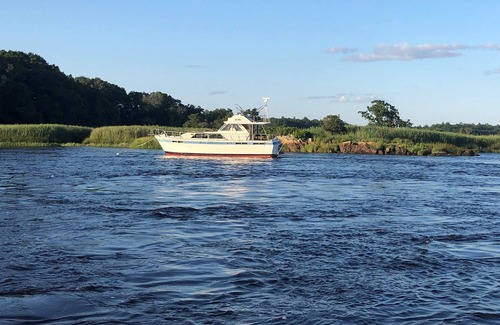 Newburyport Boat Rental | Floating Loft III - 47' 3bed 1.5bath in Newburyport MA by Floating Lofts, Inc.