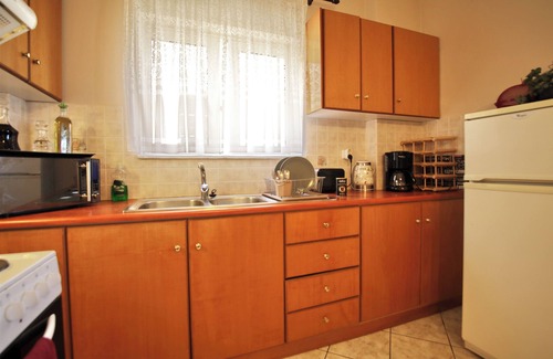 Almyrida Apartment | Floor apartment with superb roof terrace, next to Almirida sandy beach