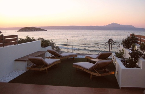 Almyrida Apartment | Floor apartment with superb roof terrace, next to Almirida sandy beach