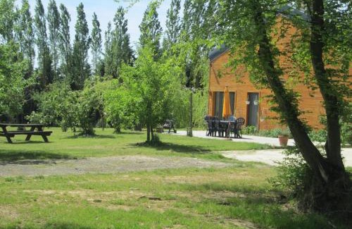 Florennes House | Florennes Gîte neuf 150 M2 devant un grand lac privé de 2 hectares poissonneux au milieu des bois