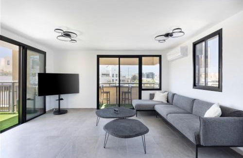 Florentin Apartment | Florentin 5 BDR Duplex with Unique City Views