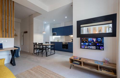 Jesus Apartment | FLORIT FLATS - Stylish Valencia Ceramic Apartments with Free Bicycles by the Joaquin Sorolla Station