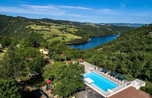 Cordelle House | Flower Camping de Mars * - Mobile home Loire view 33m2 Premium/2 bedrooms + TV + LV + Clim + Terrace covered 4 people