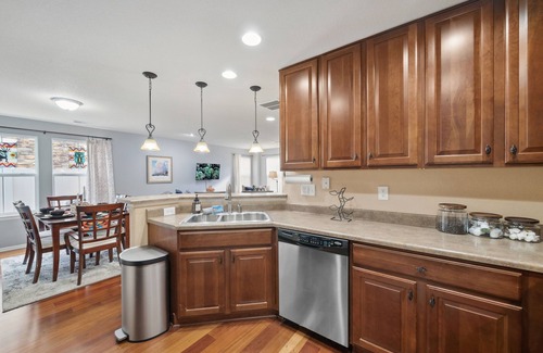 Walnut Grove House | Flyer's Nest Townhome