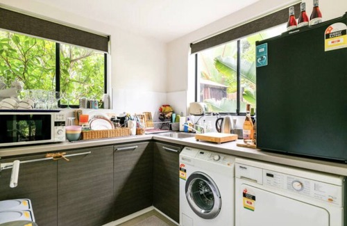 Beaumaris House | For (2) Guests: Relaxing Bayside Boutique Retreat 1km from Beach.