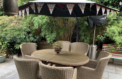 Beaumaris House | For (2) Guests: Relaxing Bayside Boutique Retreat 1km from Beach.