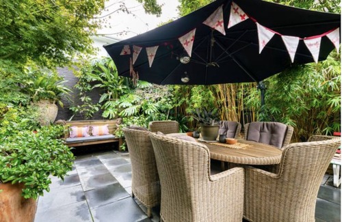 Beaumaris House | For (2) Guests: Relaxing Bayside Boutique Retreat 1km from Beach.