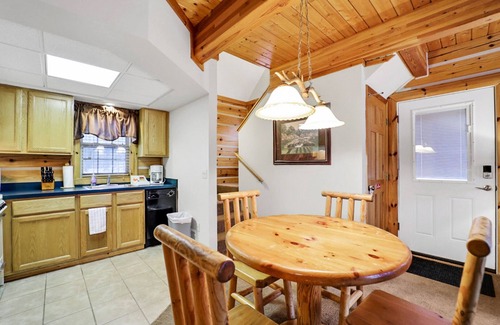 Lewiston Cottage | Fore Seasons Cottage at Garland Resort : Your Fall Adventure Awaits with Golf and Scenic Trails