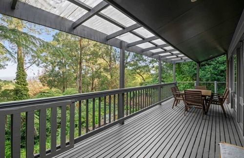 Menzies Creek House | Forest Hideaway - Puffing Billy Railway!