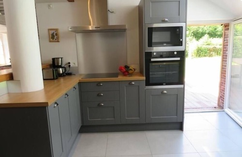 Senonches Cottage | Forest Retreat with Games, Fireplace & BBQ - Ideal for Families and Groups