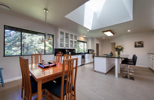 Freestone House | Forest Ridge - Private Estate w/Hot Tub and Sauna