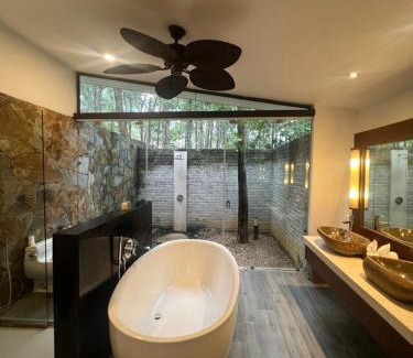 Ngoc Quang Villa | Forest Villa at Dai Lai Resort