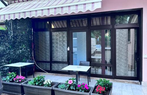 Chiari Hotel | Foresteria La Stazione Pizza, Kebab & Byrek di Hoxha Alma