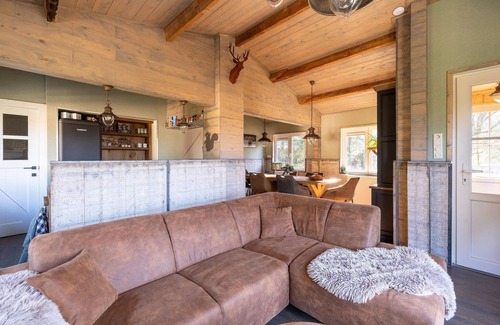 Nisramont House | Forestside Escape near Lake