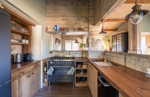 Nisramont House | Forestside Escape near Lake