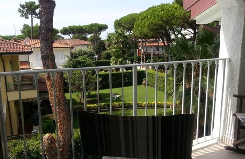 Capanne-Prato-Cinquale Villa | Forte dei Marmi Villa Ilaria a stone's throw from the sea & services: Just relax